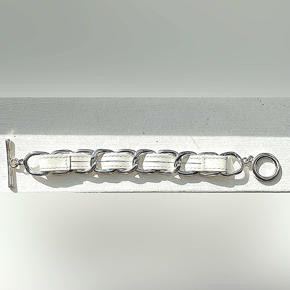 White & silver tone bracelet. Toggle clasp. Great 4 summer! Discount in listing!
